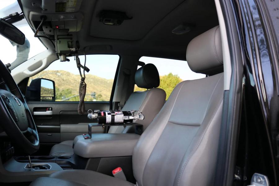 Интерьер Toyota Tundra CrewMax 4x4 Zombie Apocalypse 2013 года  (фото 252 из 461)